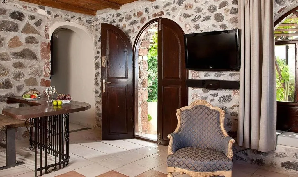 JUNIOR SUITE WITH DOUBLE BED Room, Lava Suites & Lounge, Santorini