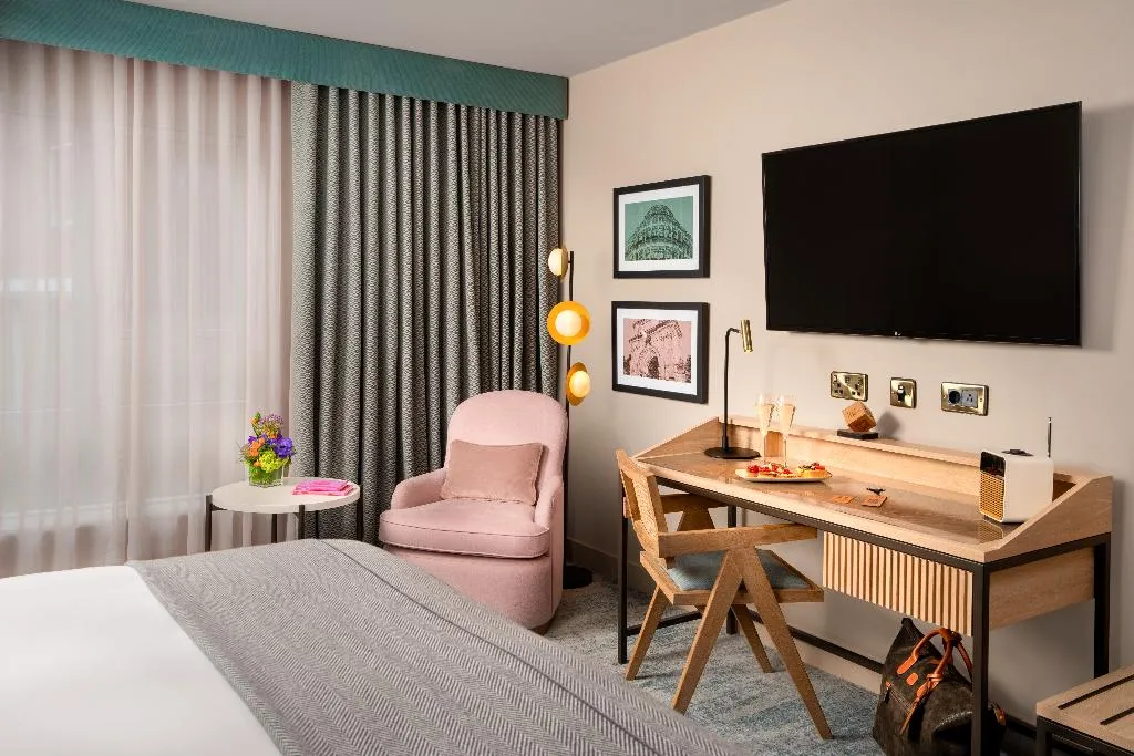 DOUBLE CLASSIC Room, The Green, Dublin