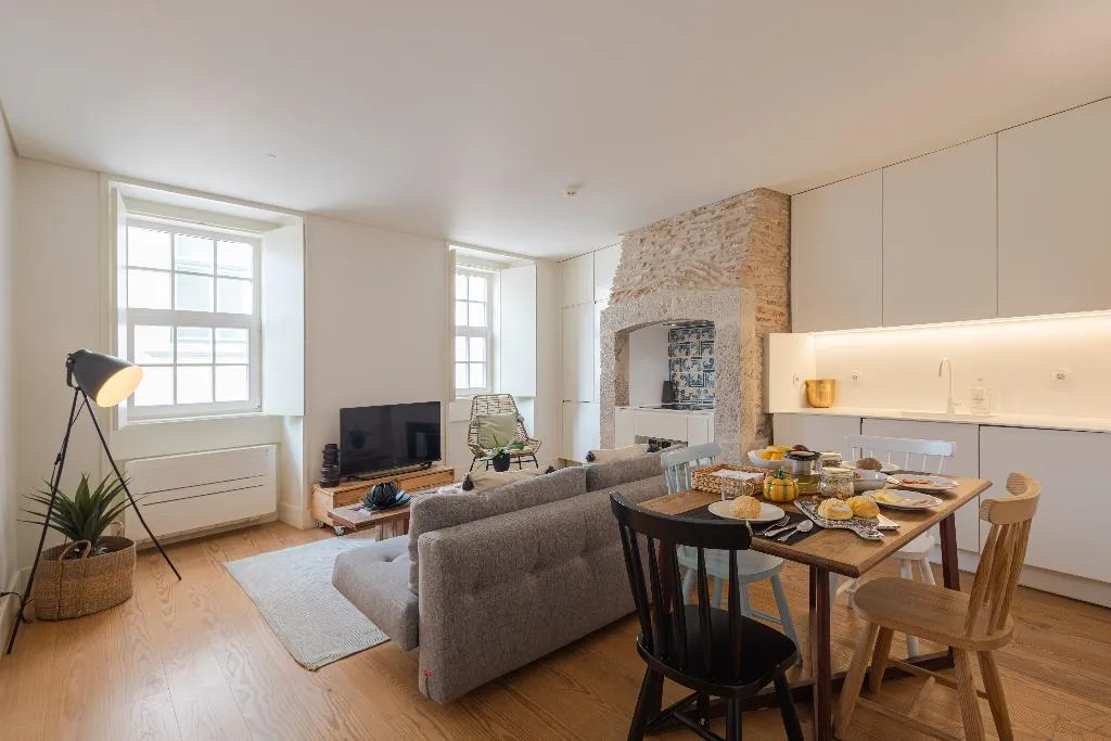 APARTMENT DELUXE ONE BEDROOM Room, Almaria - Edificio Officina Real, Lisbon