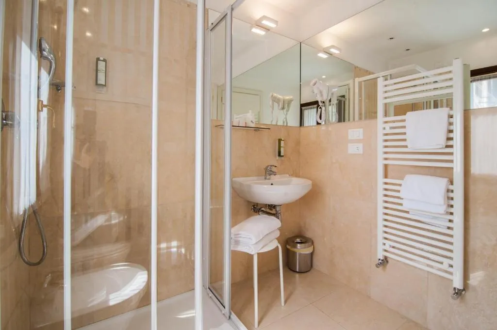 DOUBLE STANDARD Room, Leone, Venice