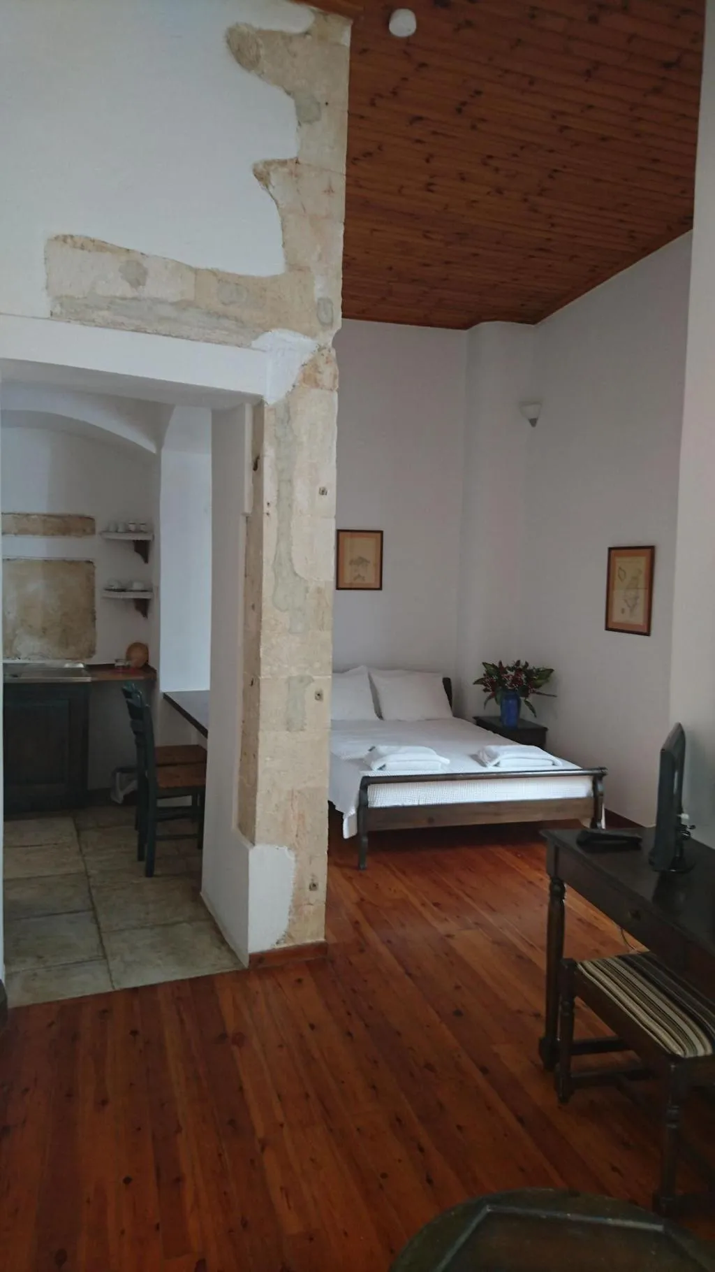 Room, Amphora, Crete