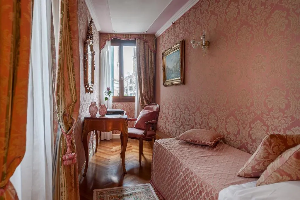 JUNIOR SUITE STANDARD Room, Antico Doge - a Member of Elizabeth Hotel, Venice