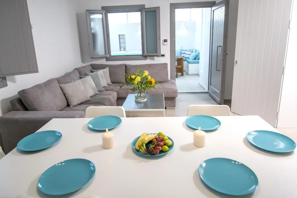 SUITE DELUXE WITH JACUZZI Room, Aegean Melody Suites, Santorini