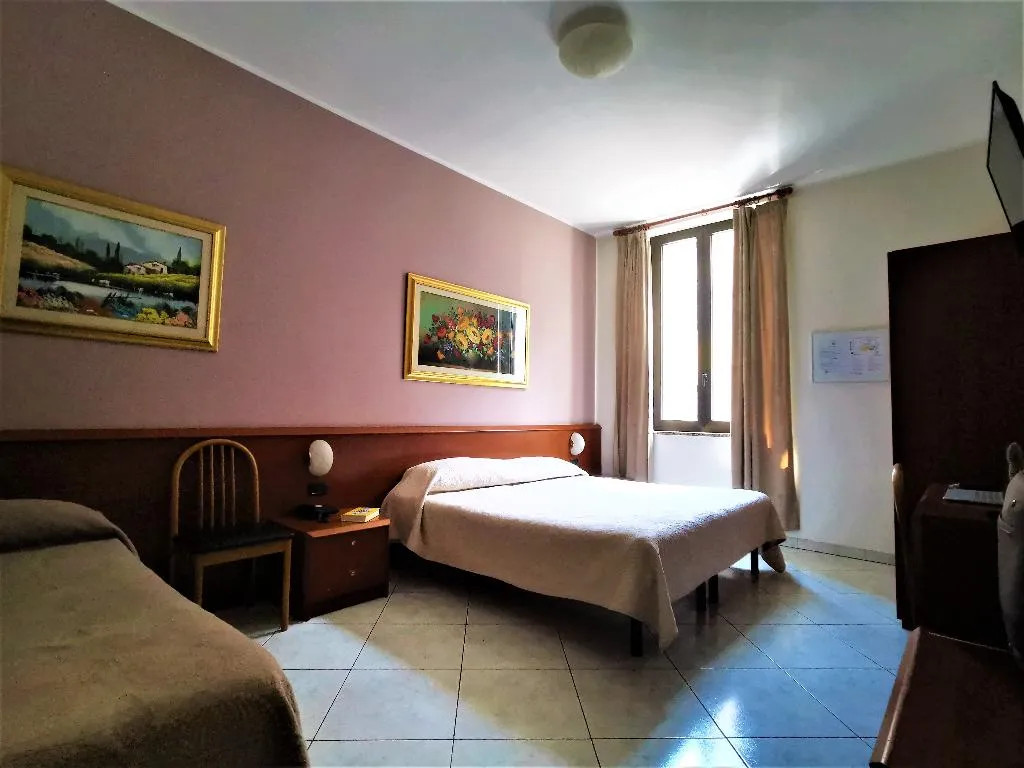 TRIPLE STANDARD Room, Hotel Venini, Milan