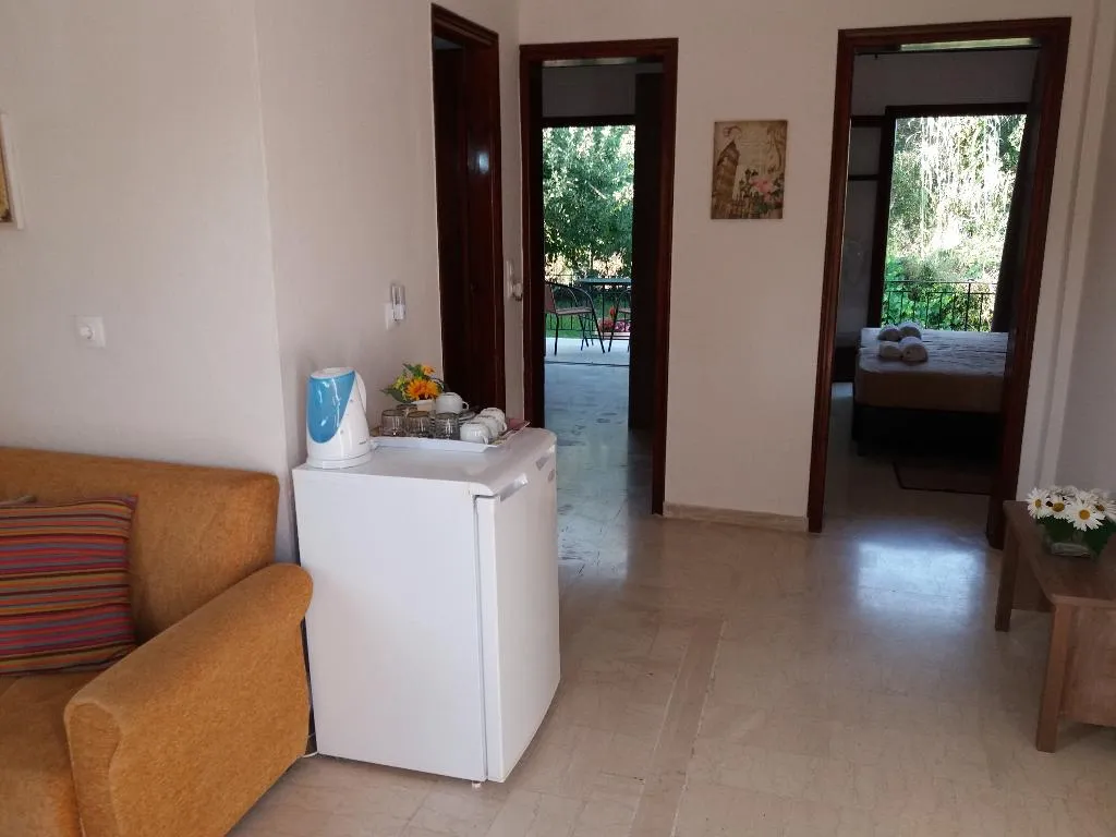 TWIN TWO BEDROOMS Room, Mileona Rooms, Corfu