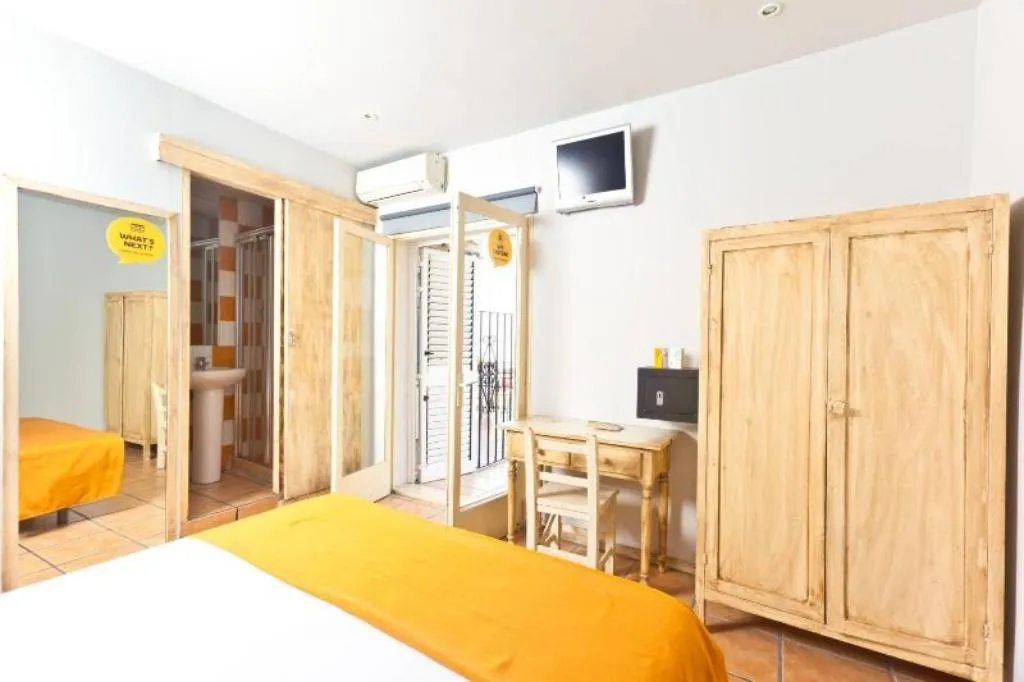 DOUBLE SINGLE USE WITH TERRACE Room, Ten Hostel, Ibiza