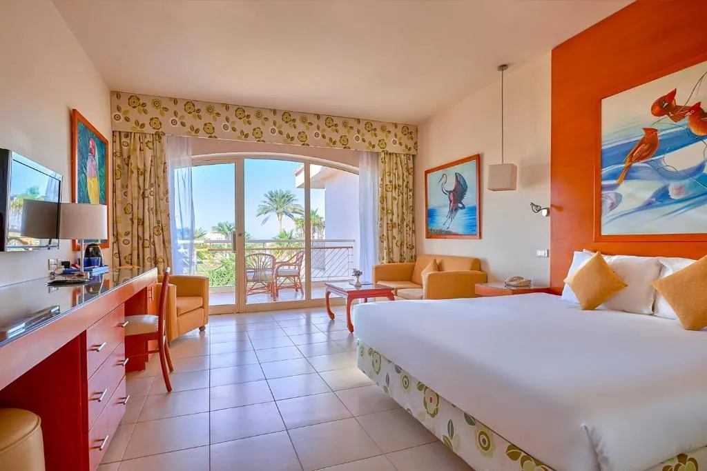 DOUBLE DELUXE SEA FRONT Room, Parrotel Beach Resort, Red Sea Riviera