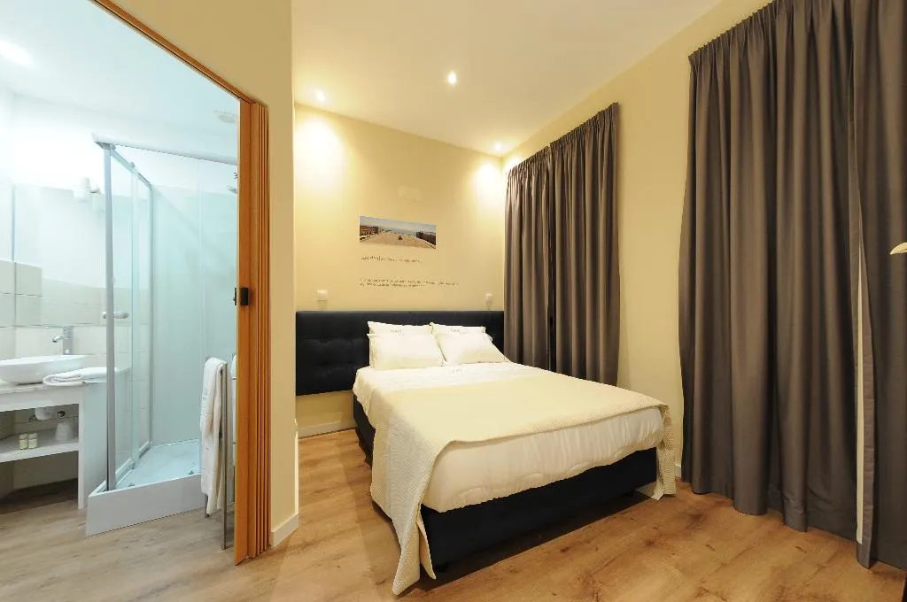 QUADRUPLE CLASSIC Room, Naya - Downtown Guesthouse, Porto