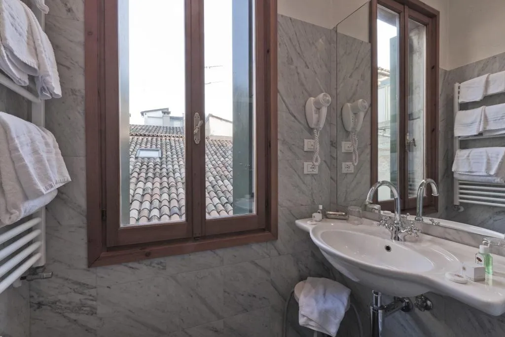 DOUBLE RUN OF HOUSE Room, Palazzo Cendon, Venice