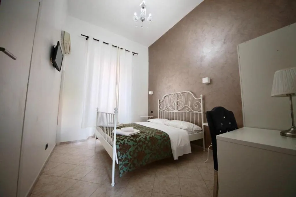 Room, Hotel Pisa, Naples