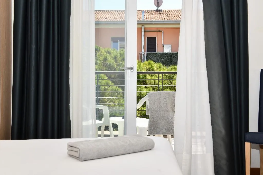 TRIPLE SUPERIOR WITH BALCONY Room, Eden Hotel, Venice