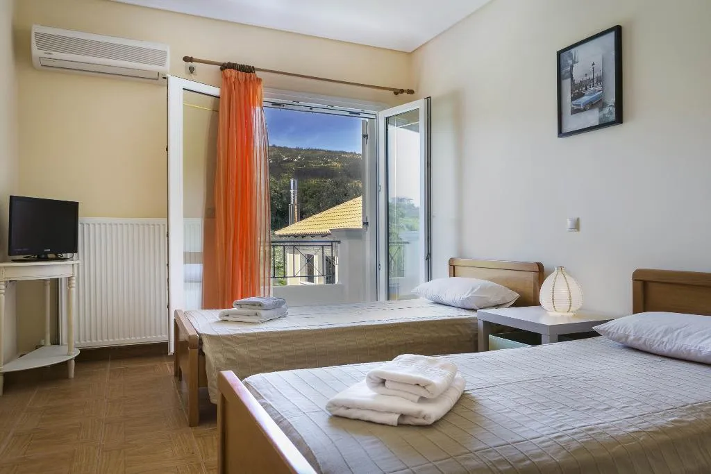 APARTMENT CAPACITY 6 Room, Evi's Garden, Kefallinia