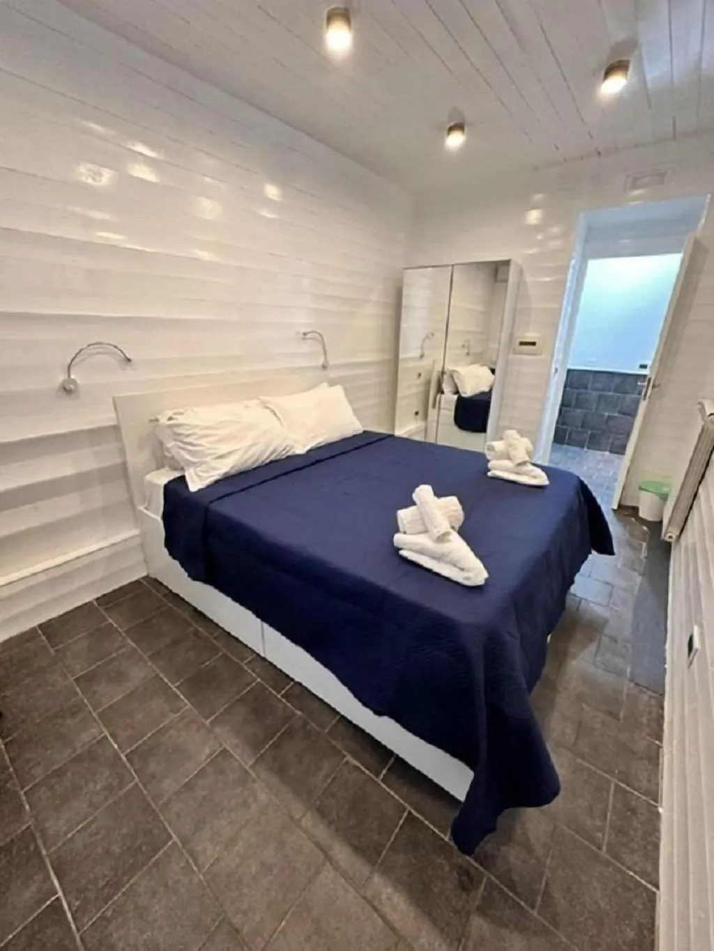 Room, Yacht Club Angioino, Naples