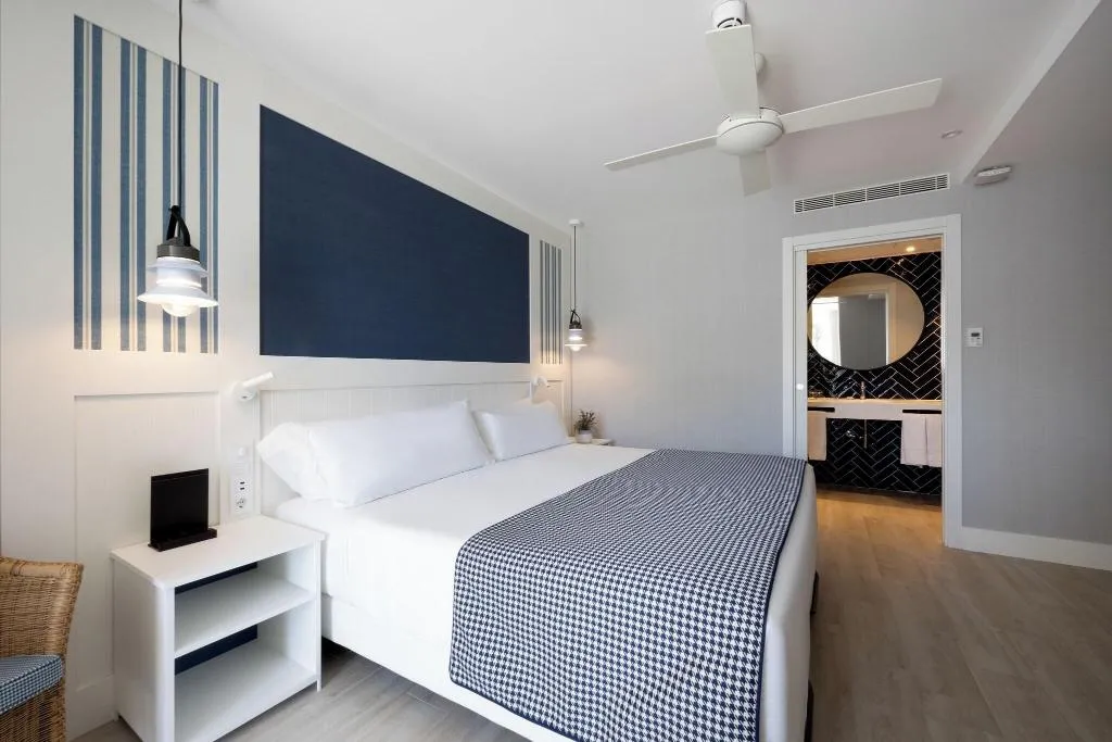 TRIPLE PREMIUM WITH VIEWS Room, Catalonia Mirador des Port, Menorca