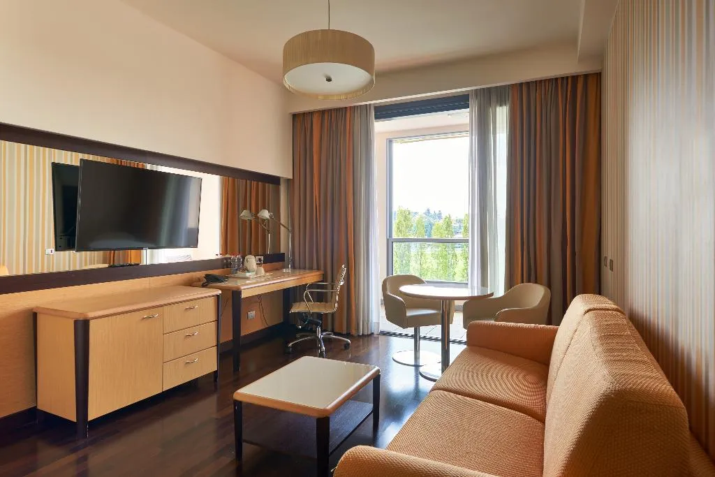 General view, Unahotels Varese, Milan