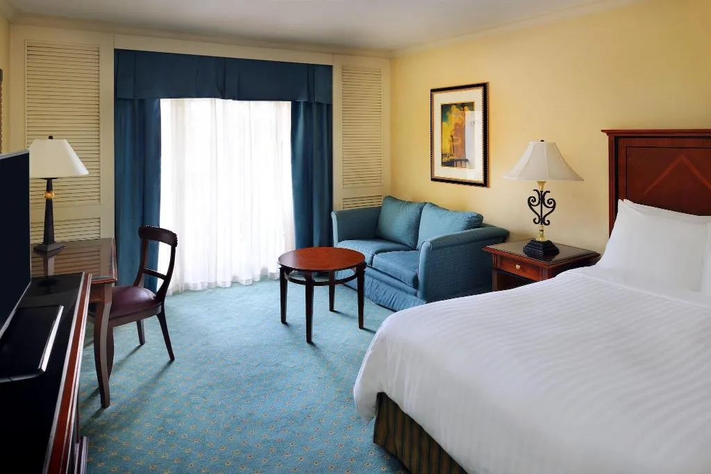 SUITE EXECUTIVE KING BED Room, Cairo Marriott hotel & Omar Khayyam Casino, Cairo