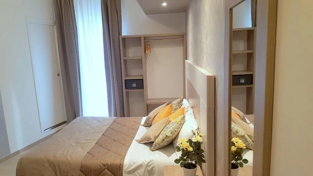 Room, Luxor Florence, Florence