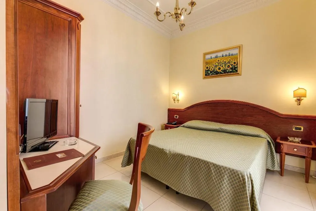 TRIPLE SUPERIOR Room, Contilia, Rome