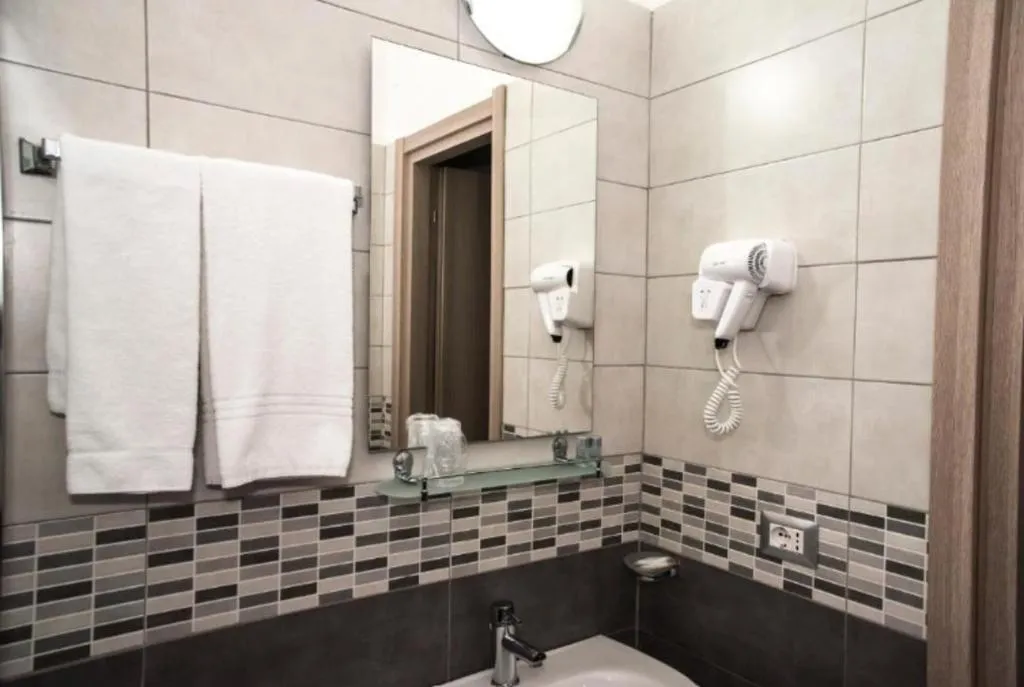 DOUBLE ECONOMY Room, Corallo Milano, Milan