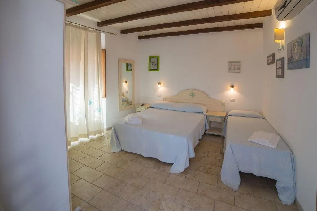 Room, Domus Olbia Inn, Olbia