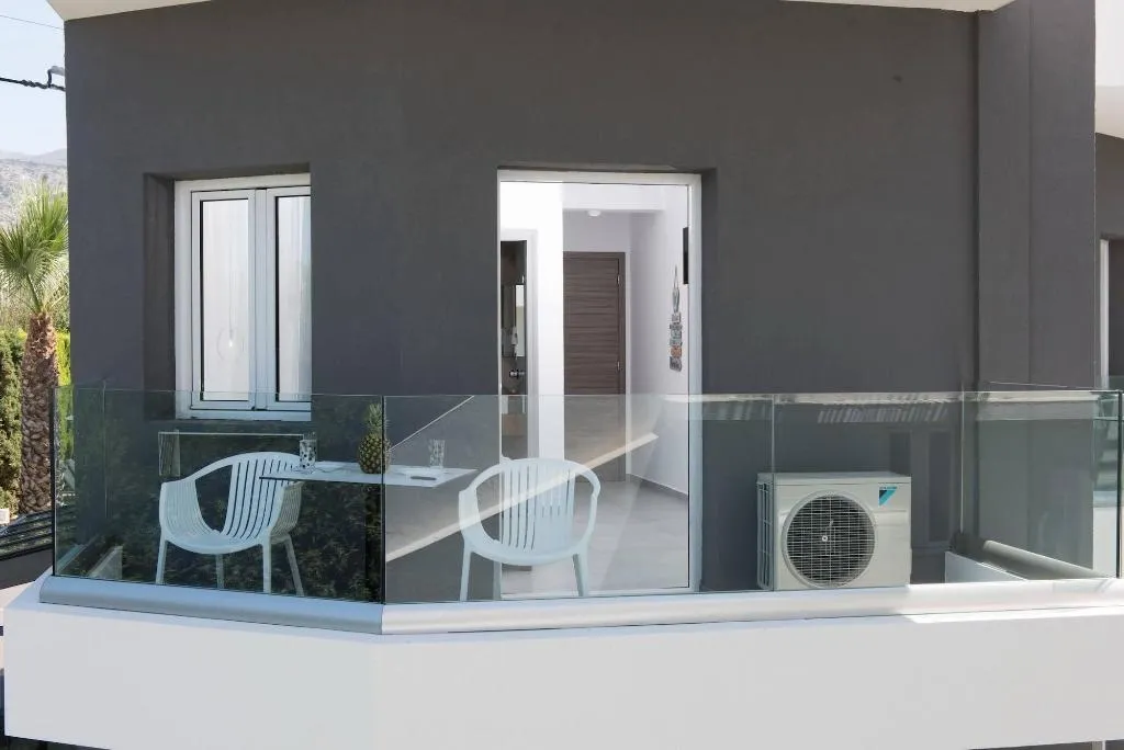 Room, Ria, Crete
