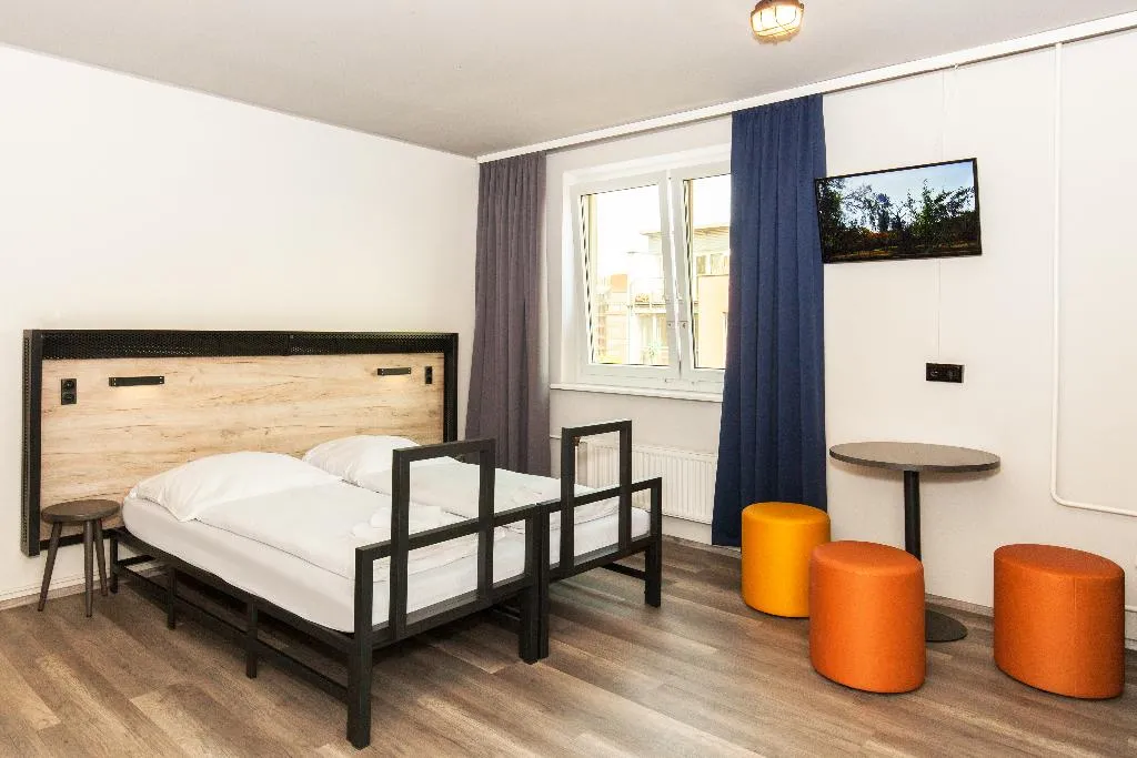 TWIN STANDARD Room, a&o Berlin Mitte, Berlin