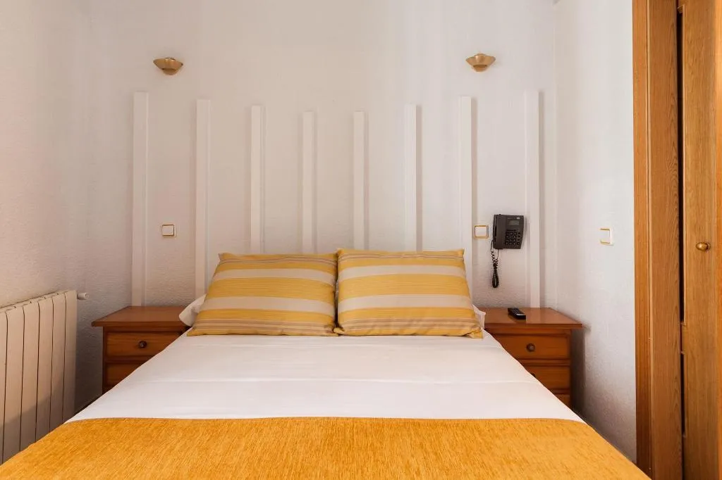Room, Josefina Hostal, Madrid