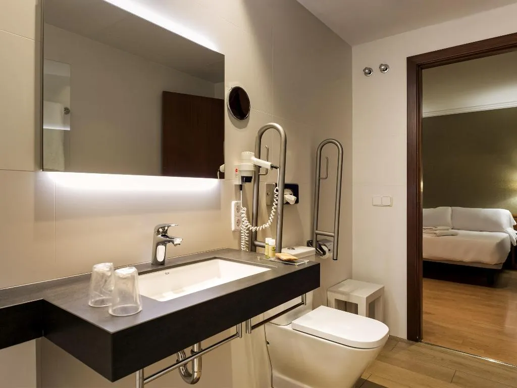TWIN STANDARD Room, ibis Styles Figueres Ronda, Costa Brava