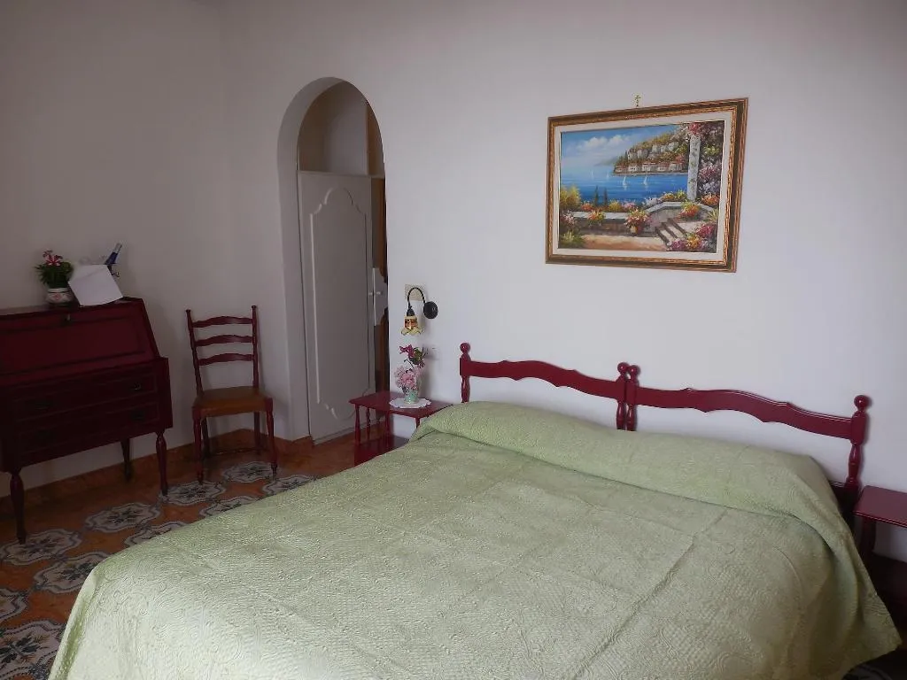 Room, Open Gate, Naples