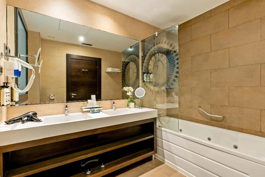DOUBLE PREMIUM Room, Hotel Indigo Barcelona Plaza Catalunya, Barcelona