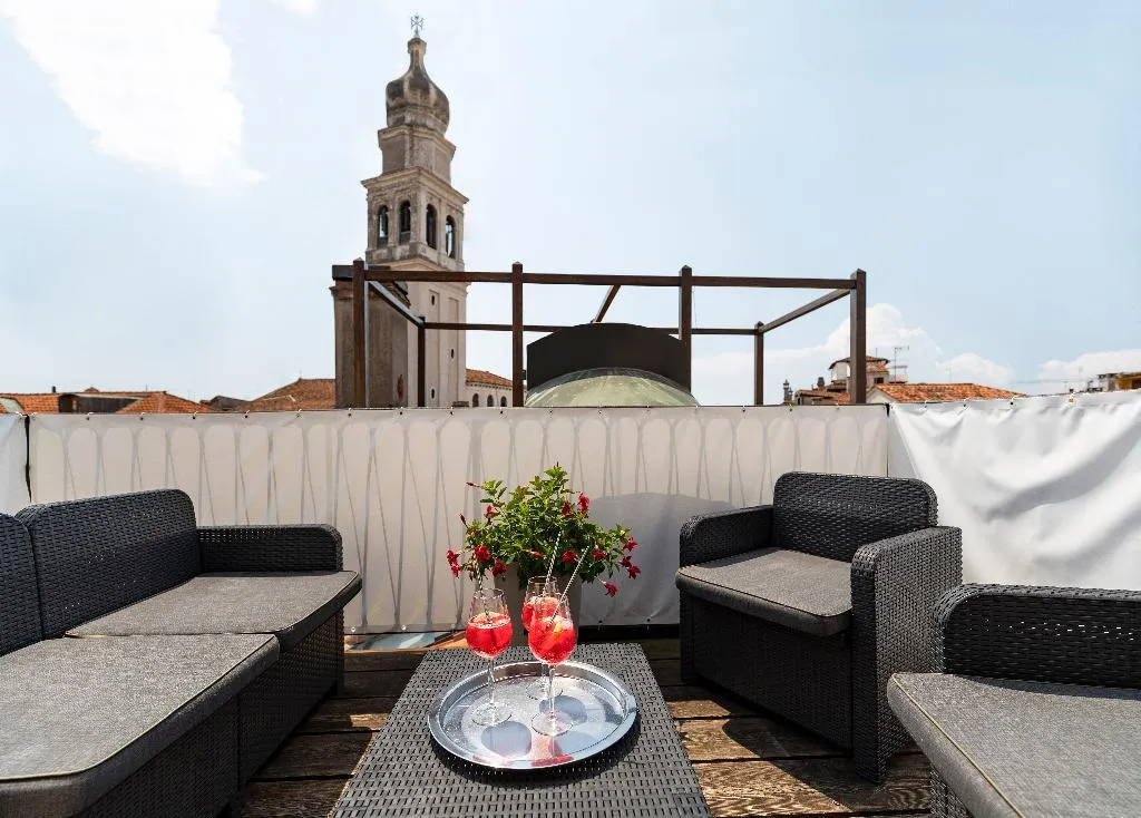 APARTMENT WITH TERRACE Room, Palazzo Schiavoni Residenza d'Epoca, Venice