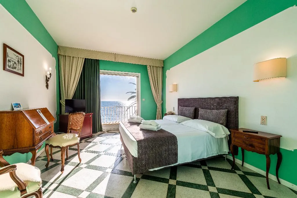 DOUBLE SUPERIOR SIDE SEA VIEW Room, Maga Circe, Rome