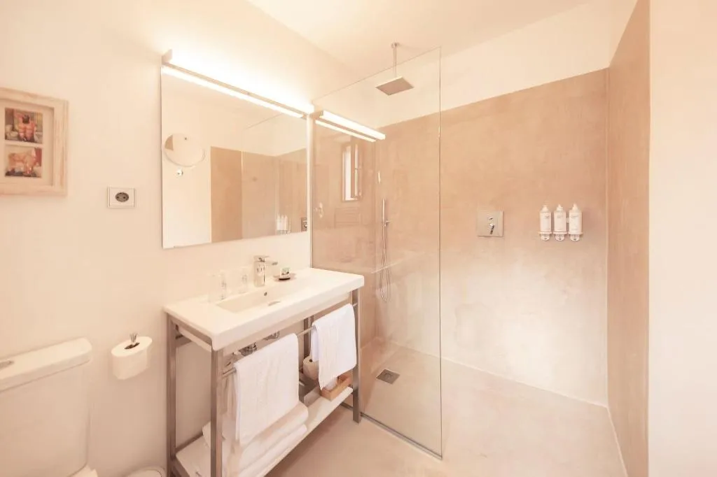 Room, D'Es Puig, Majorca