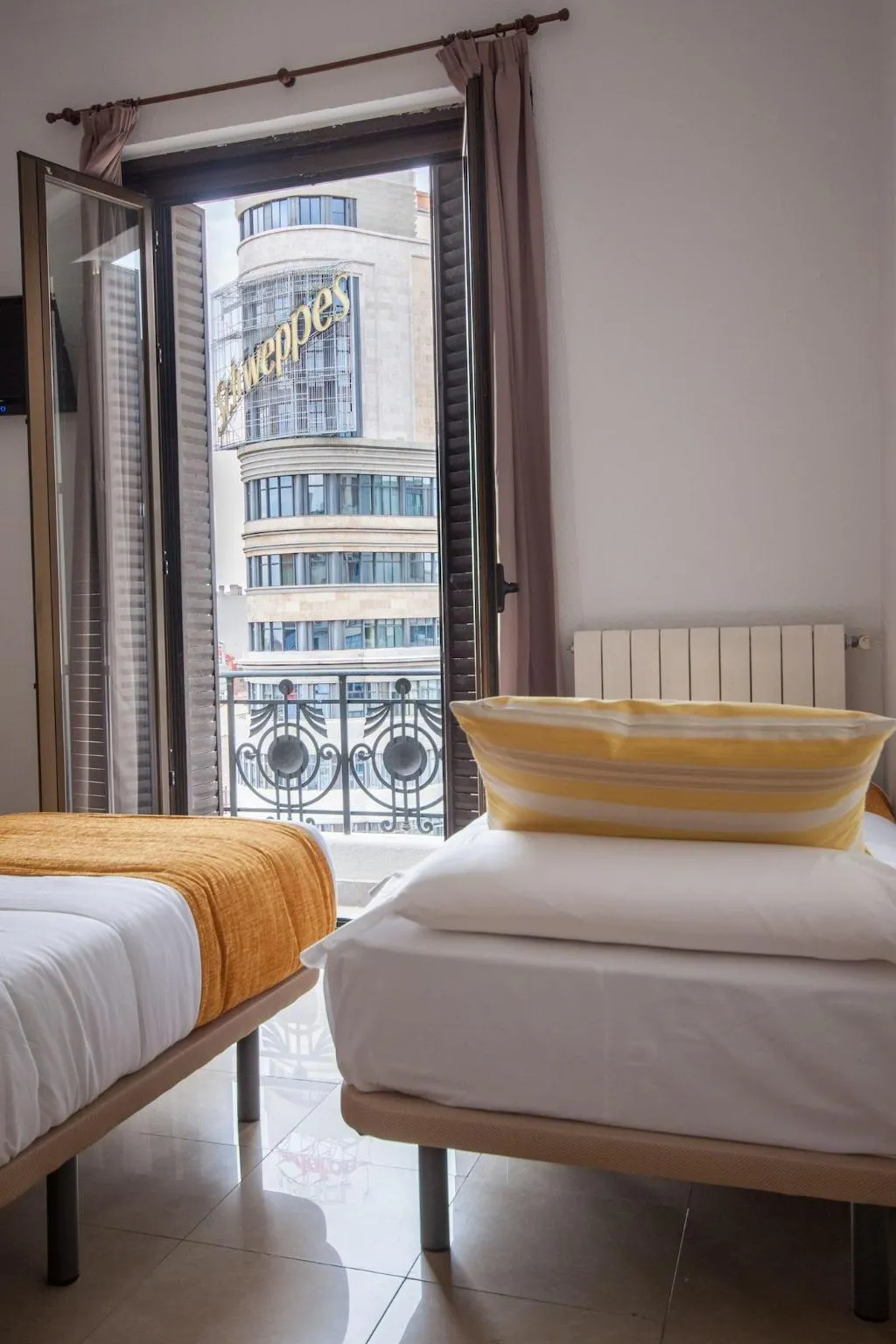 Room, Josefina Hostal, Madrid