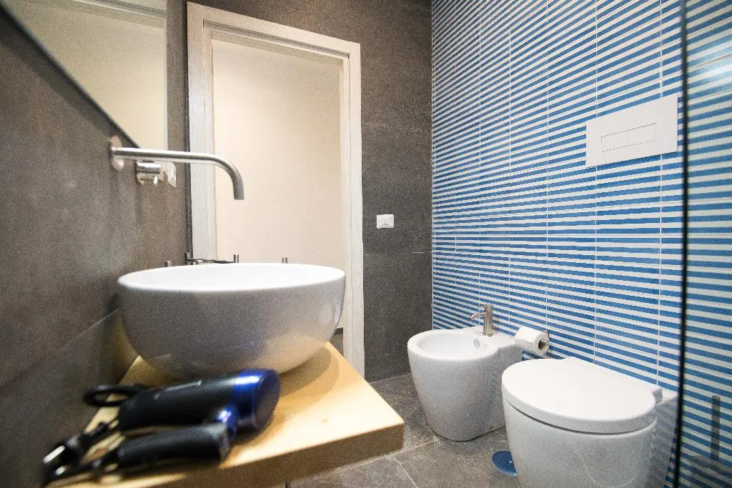 DOUBLE BASIC Room, Quattro Briganti, Naples