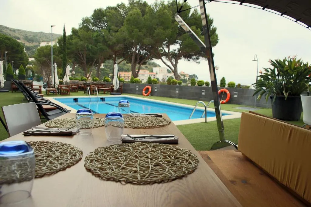 Sports and Entertainment, Canyelles Marina 3000, Costa Brava