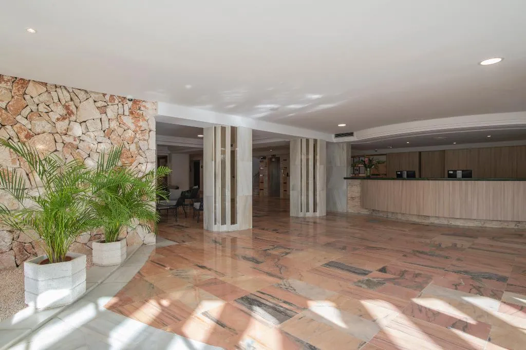 Lobby, Smy Portocolom, Majorca
