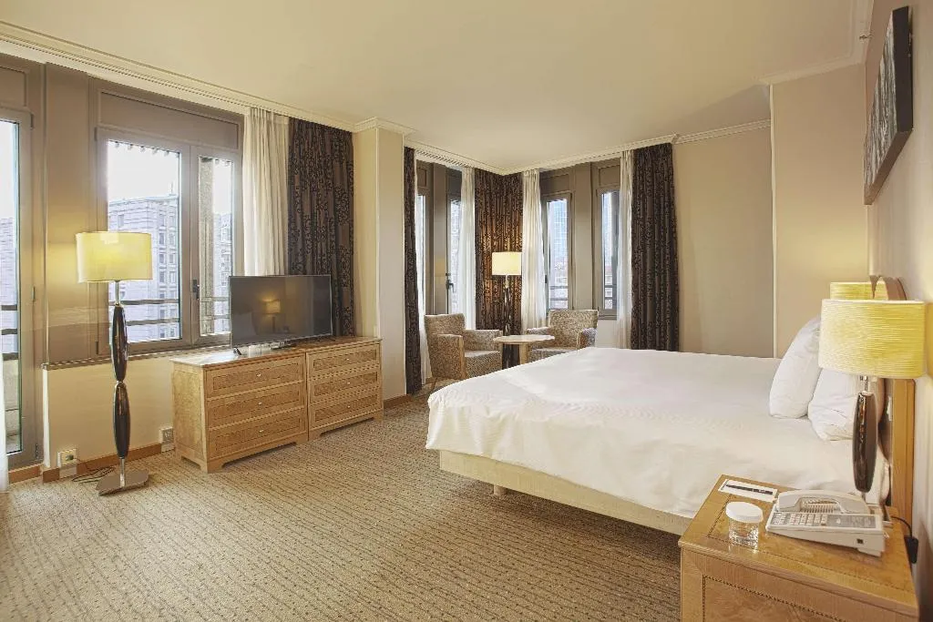 DOUBLE EXECUTIVE KING BED Room, Hilton Milan, Milan