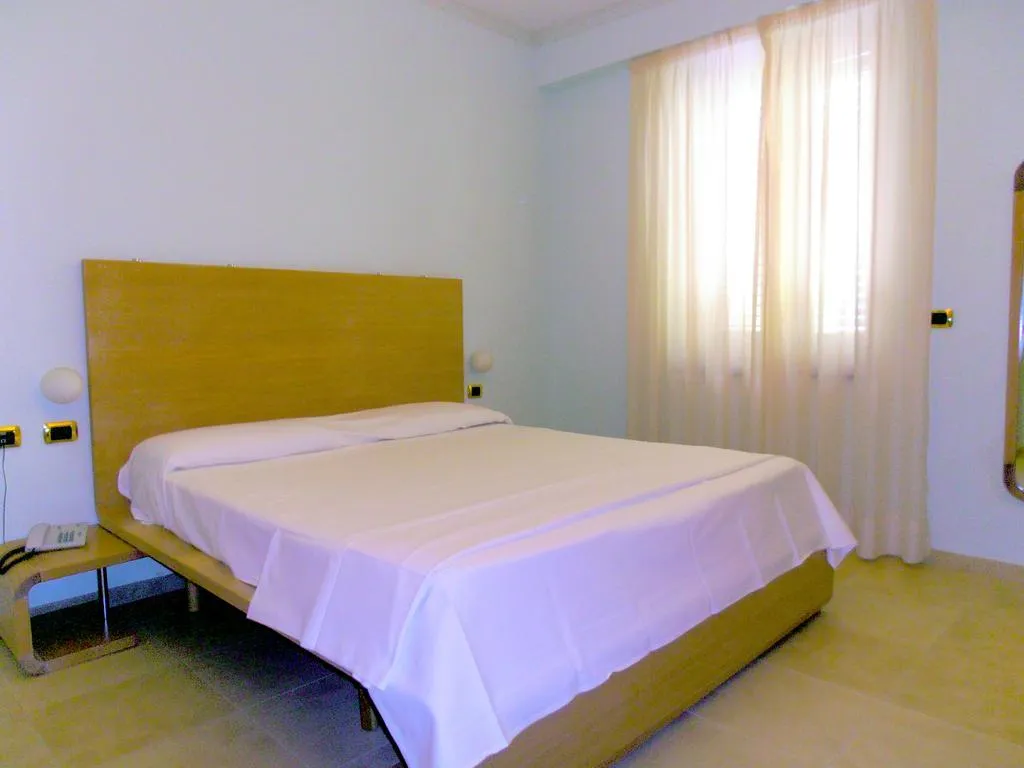 Double or Twin CLASSIC Room, Villa Carolina, Naples