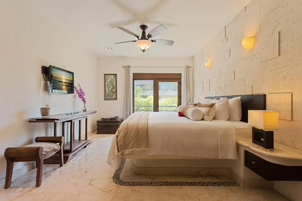 QUADRUPLE TWO BEDROOMS Room, El Taj Ocean Front and Beachside Condo Hotel, Playa Del Carmen