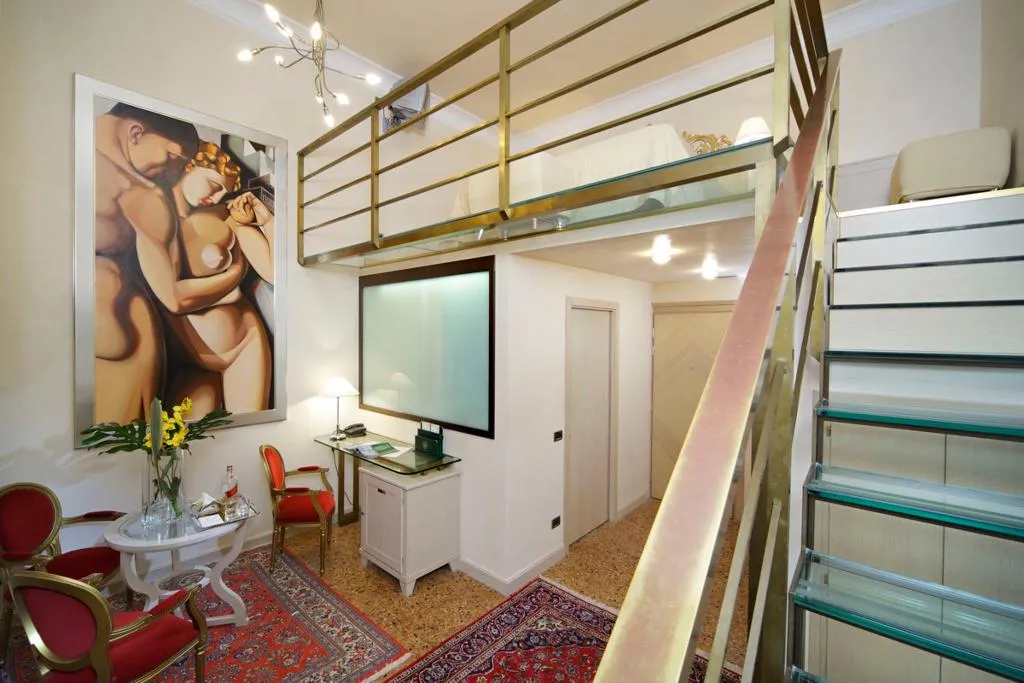 JUNIOR SUITE DUPLEX Room, Liassidi Palace, Venice