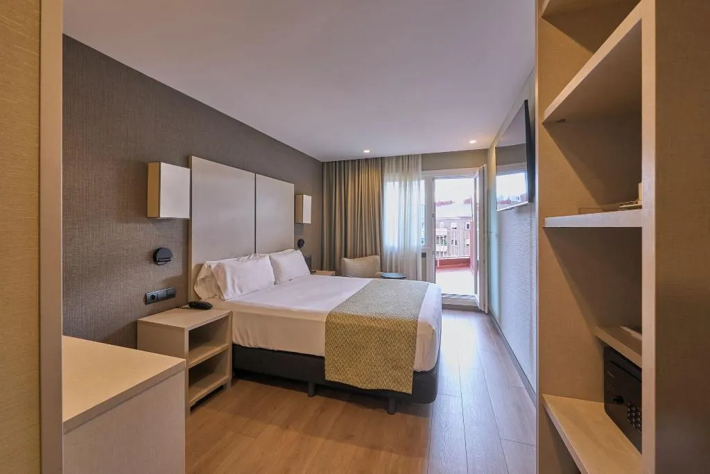 DOUBLE SINGLE USE WITH DOUBLE BED Room, Catalonia Park Putxet, Barcelona