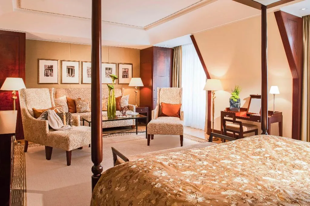 SUITE DELUXE KING BED Room, Adlon Kempinski Berlin, Berlin
