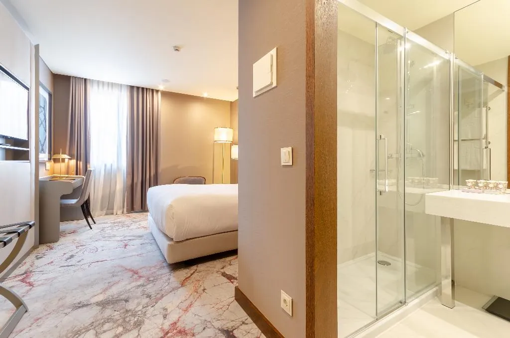 DOUBLE SUPERIOR Room, Turim Boulevard, Lisbon