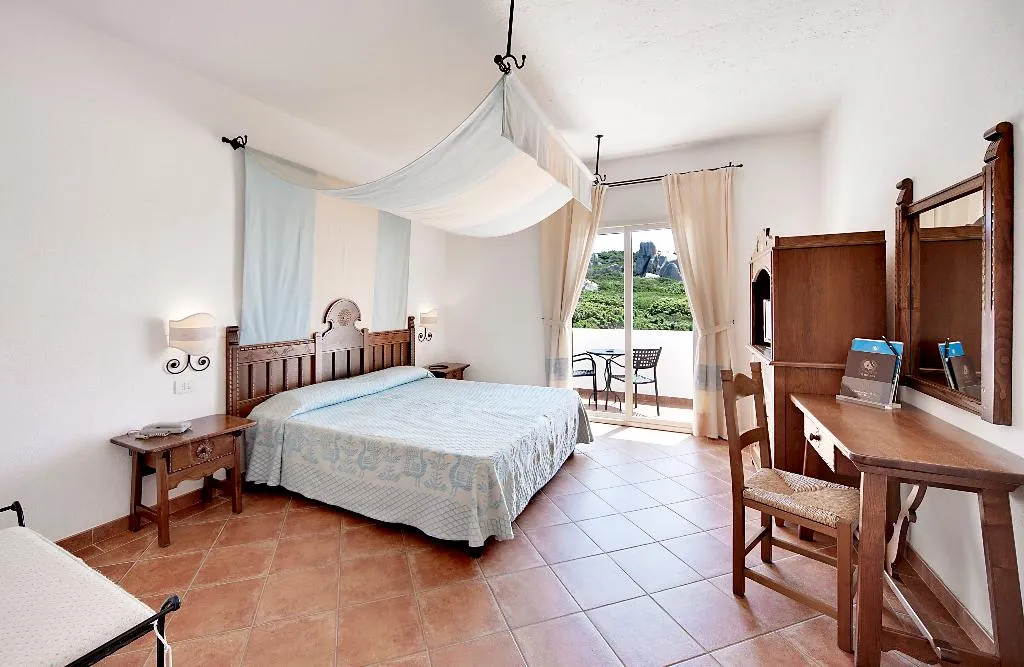 TRIPLE CLASSIC Room, Colonna Grand Hotel Capo Testa, Olbia