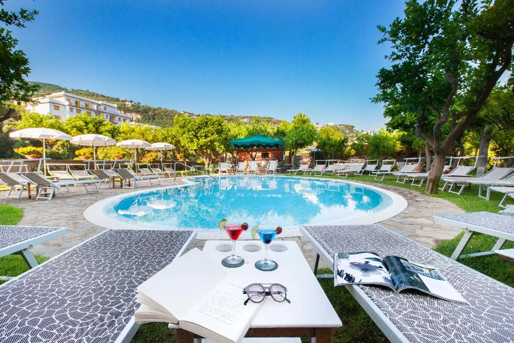 Pool, Antiche Mura, Naples