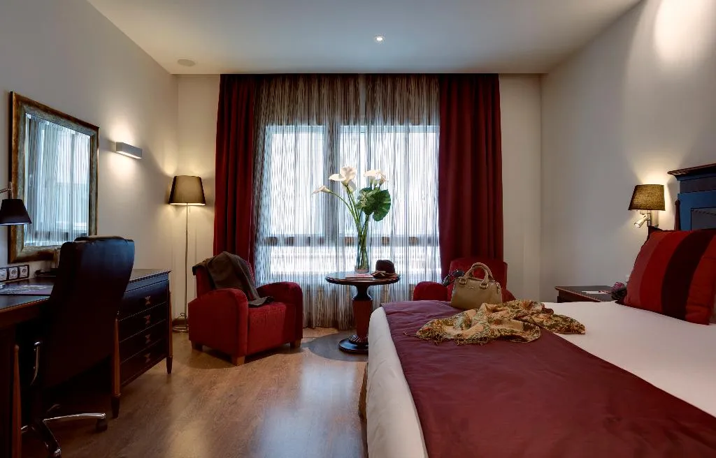 DOUBLE SUPERIOR Room, Crowne Plaza Madrid Airport, Madrid
