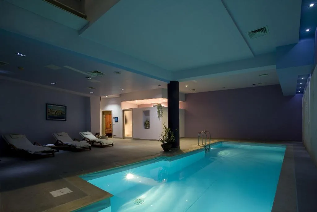 Pool, Eden, Split
