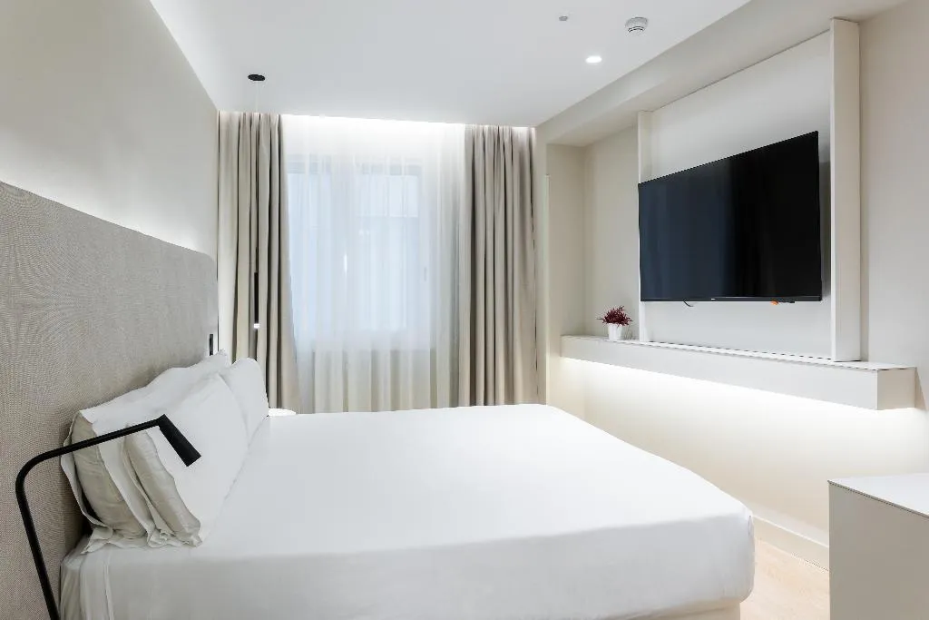 FAMILY ROOM SUPERIOR Room, Royal Ramblas, Barcelona