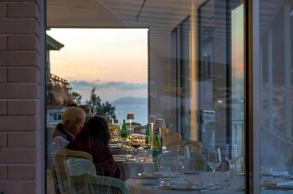 Restaurant, Belair, Naples